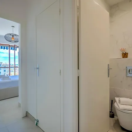 Lovely - 5min From - Happy *