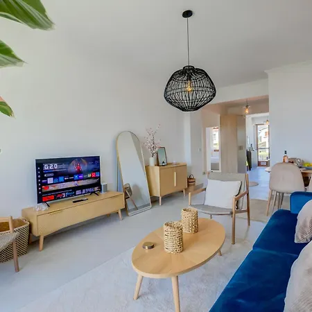 Lovely - 5min From - Happy *